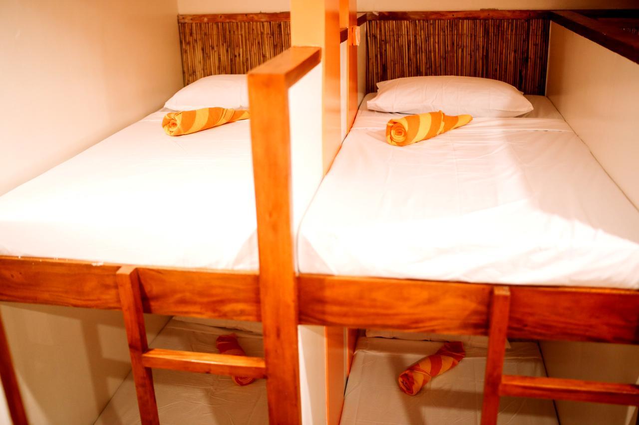 Hostel Avenue Beachfront Balabag  Экстерьер фото