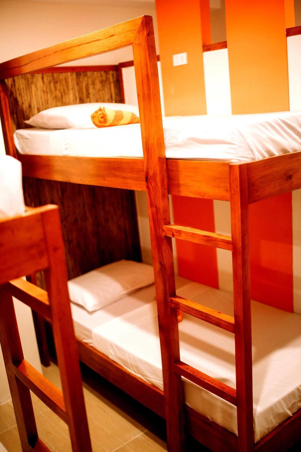 Hostel Avenue Beachfront Balabag  Экстерьер фото