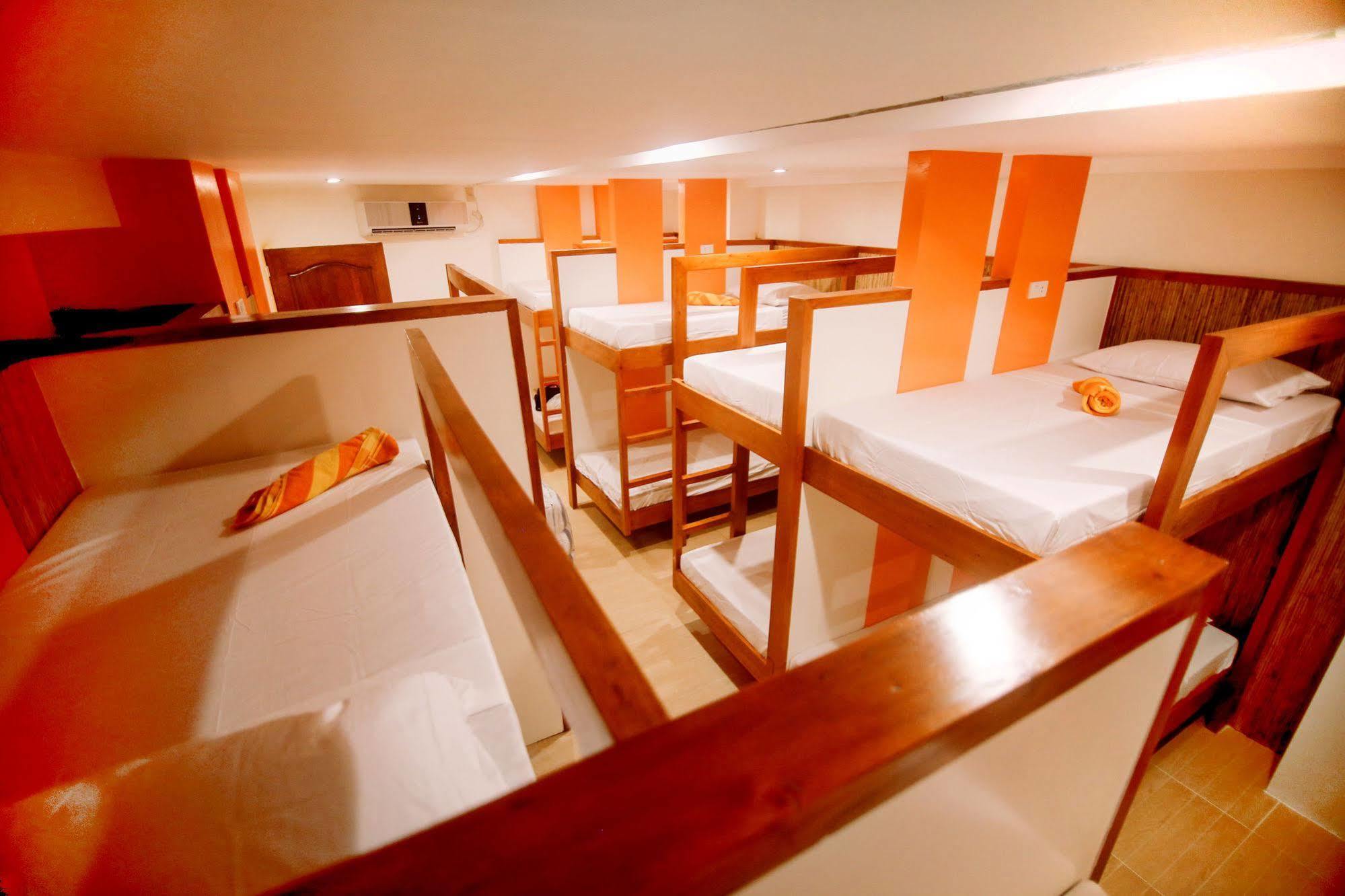 Hostel Avenue Beachfront Balabag  Экстерьер фото