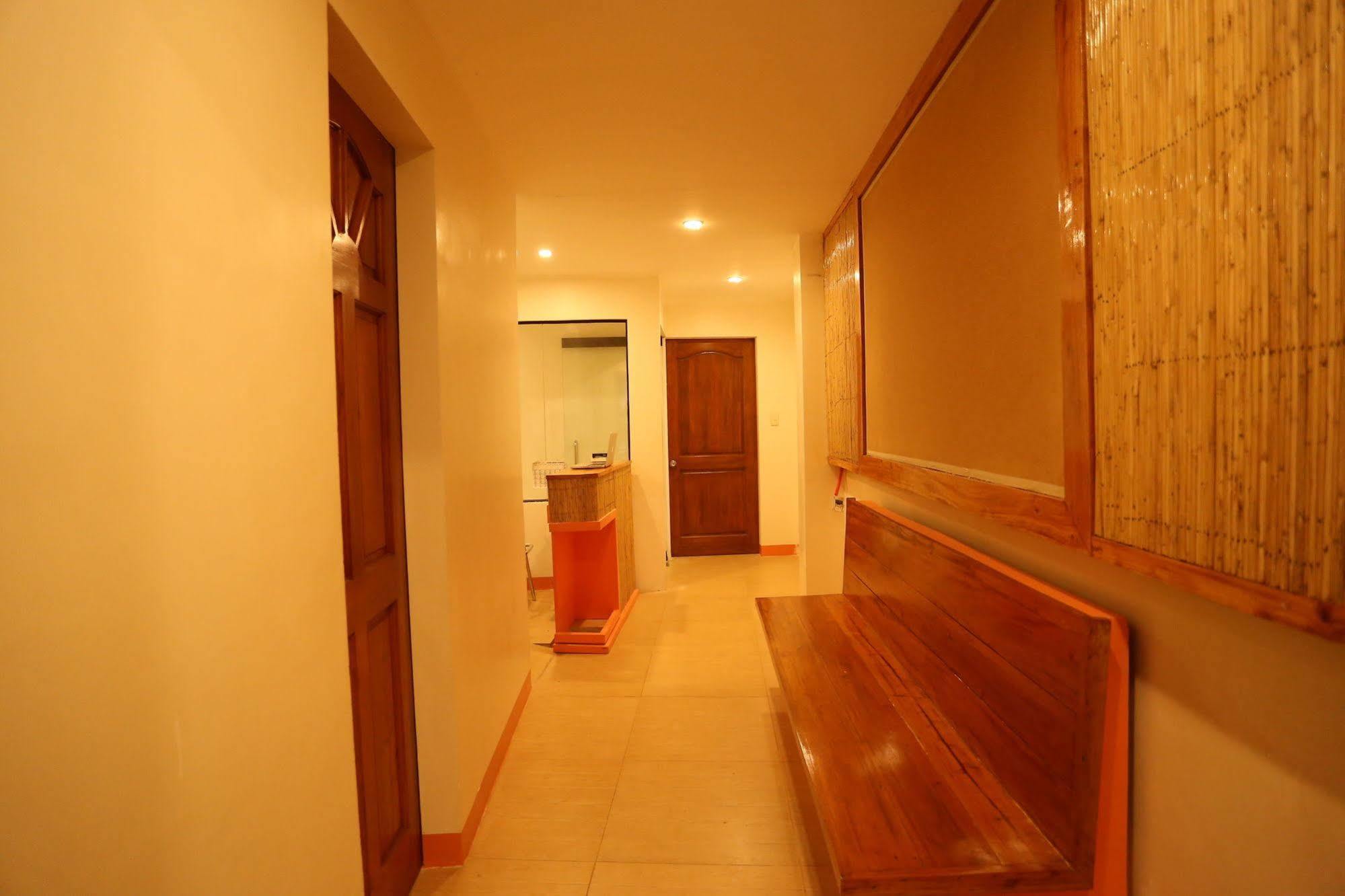 Hostel Avenue Beachfront Balabag  Экстерьер фото