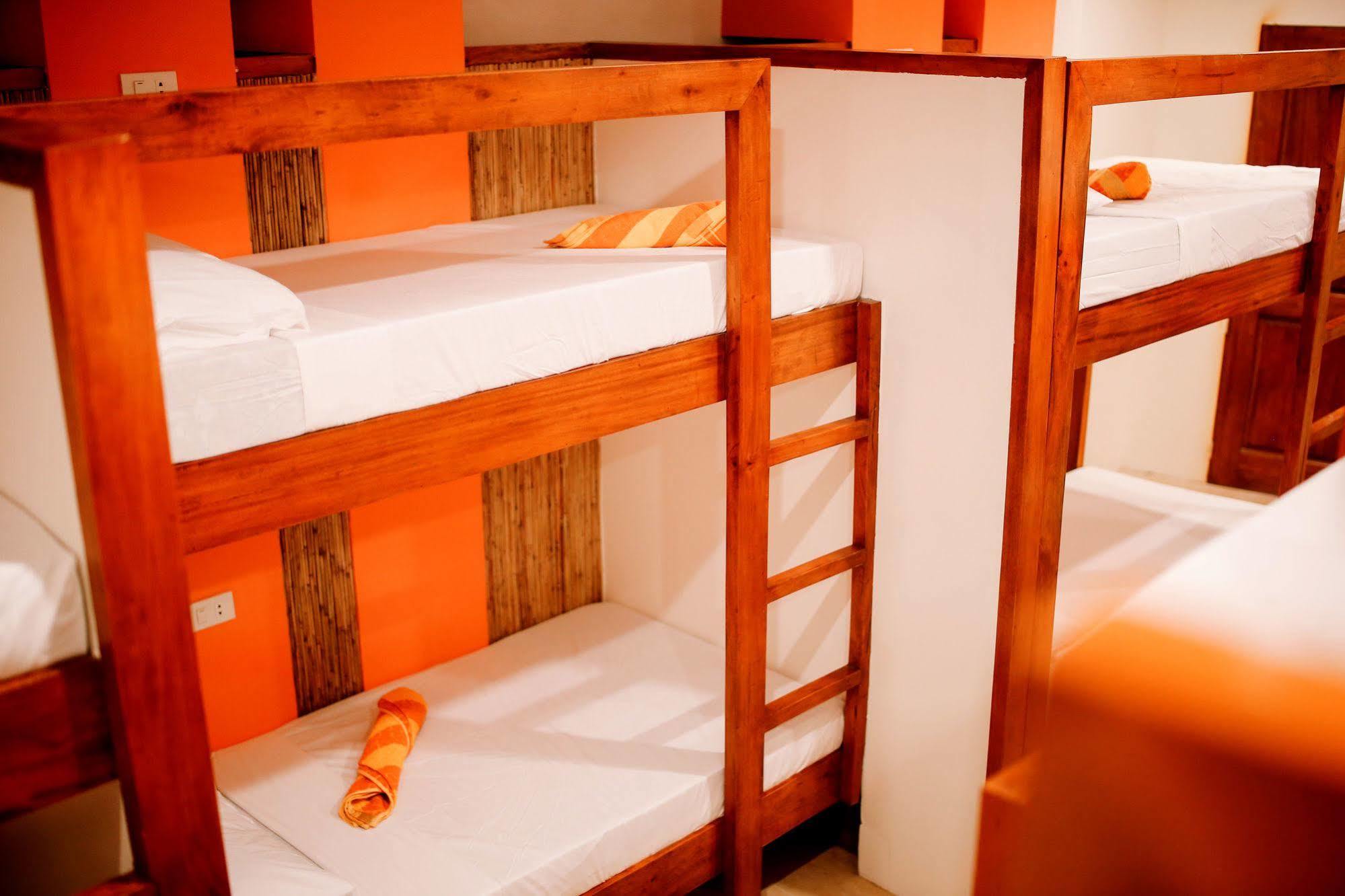 Hostel Avenue Beachfront Balabag  Экстерьер фото