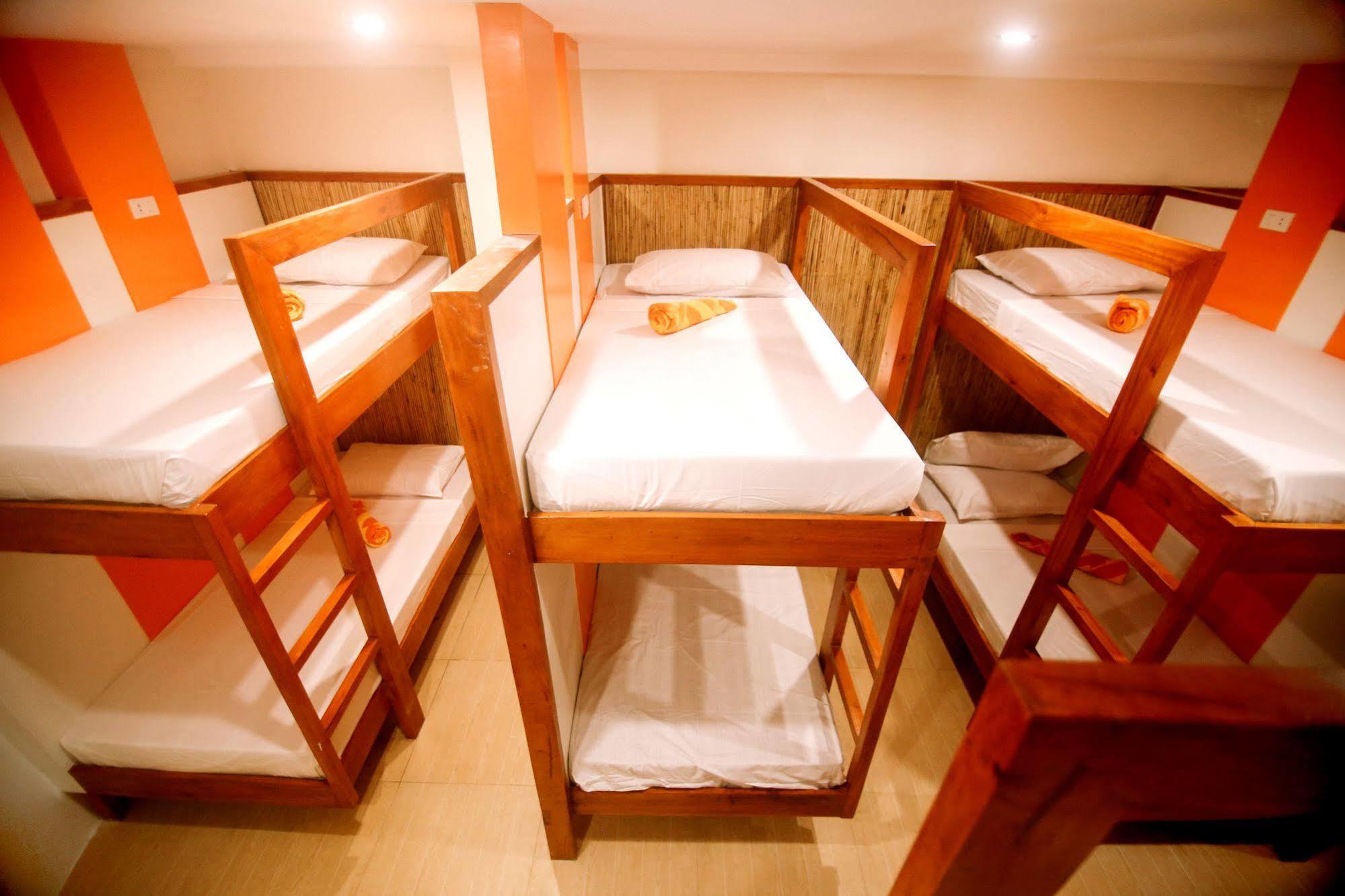 Hostel Avenue Beachfront Balabag  Экстерьер фото