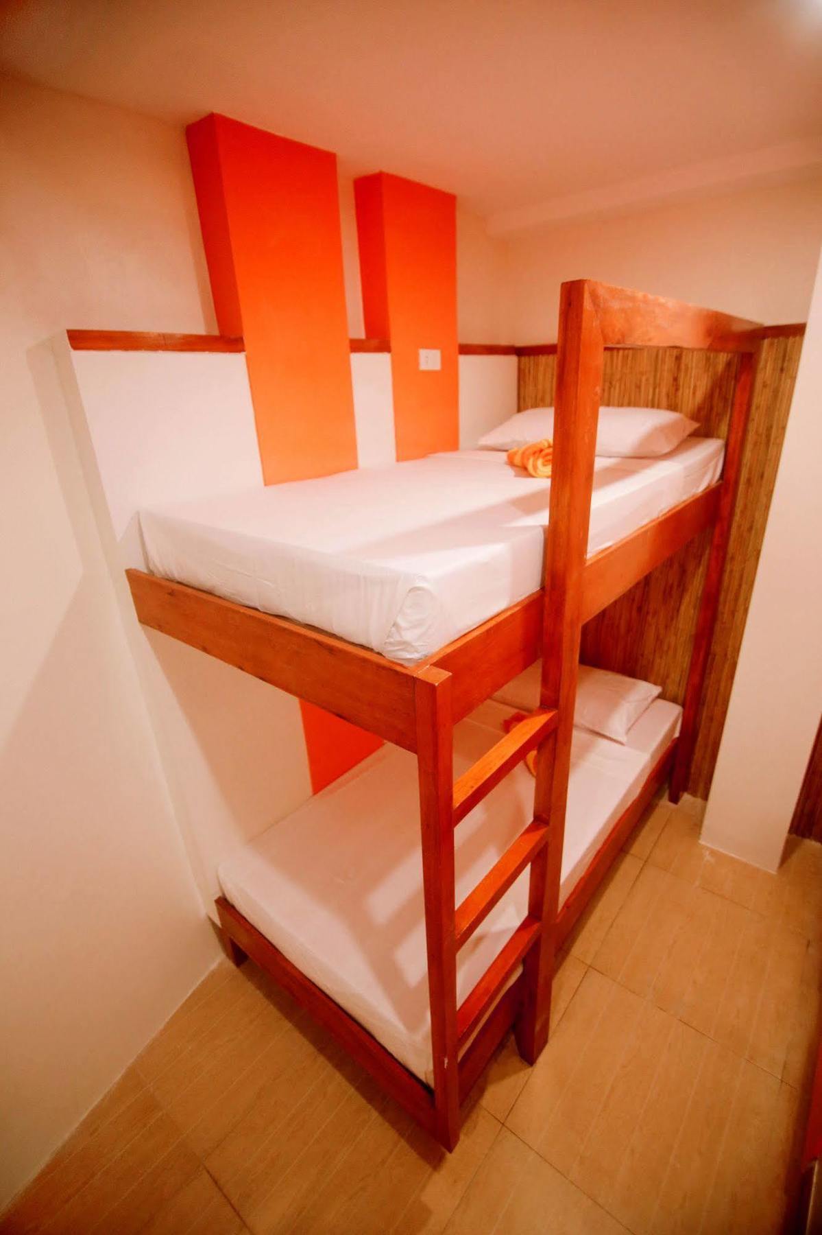 Hostel Avenue Beachfront Balabag  Экстерьер фото