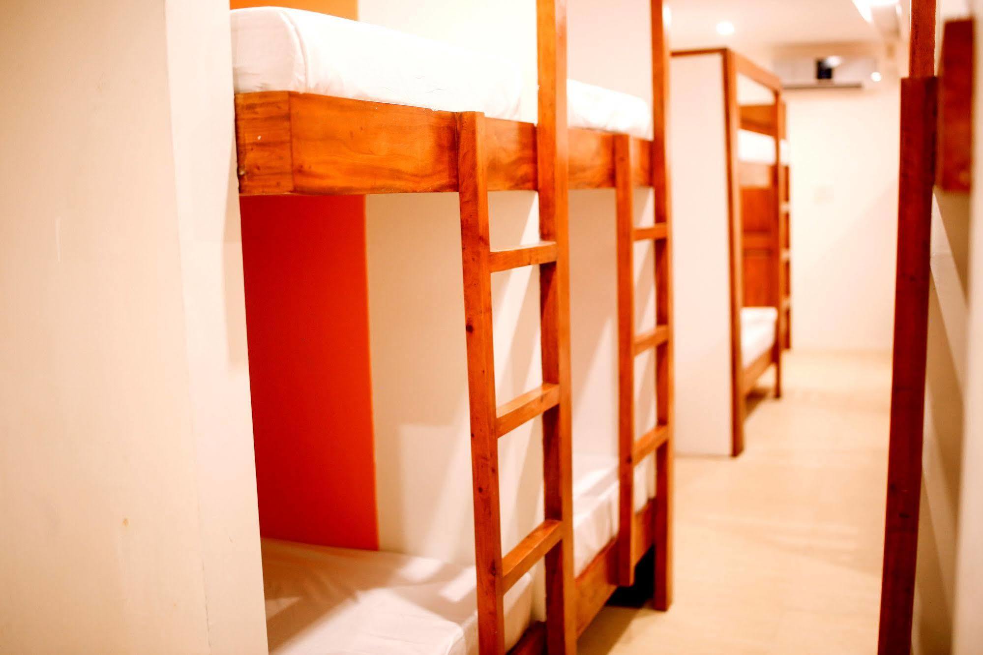 Hostel Avenue Beachfront Balabag  Экстерьер фото