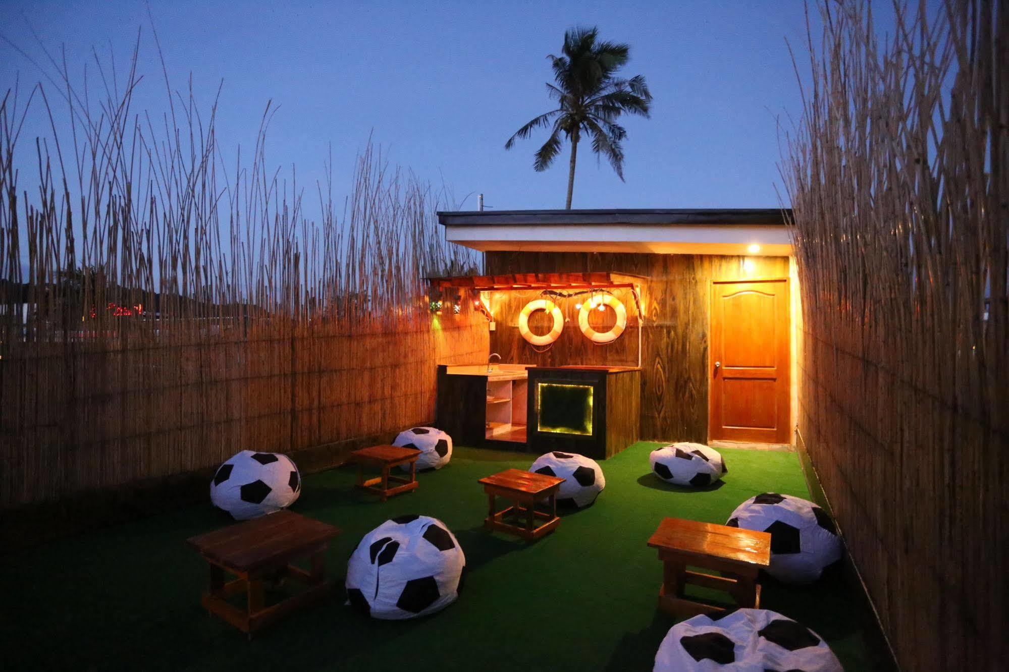 Hostel Avenue Beachfront Balabag  Экстерьер фото