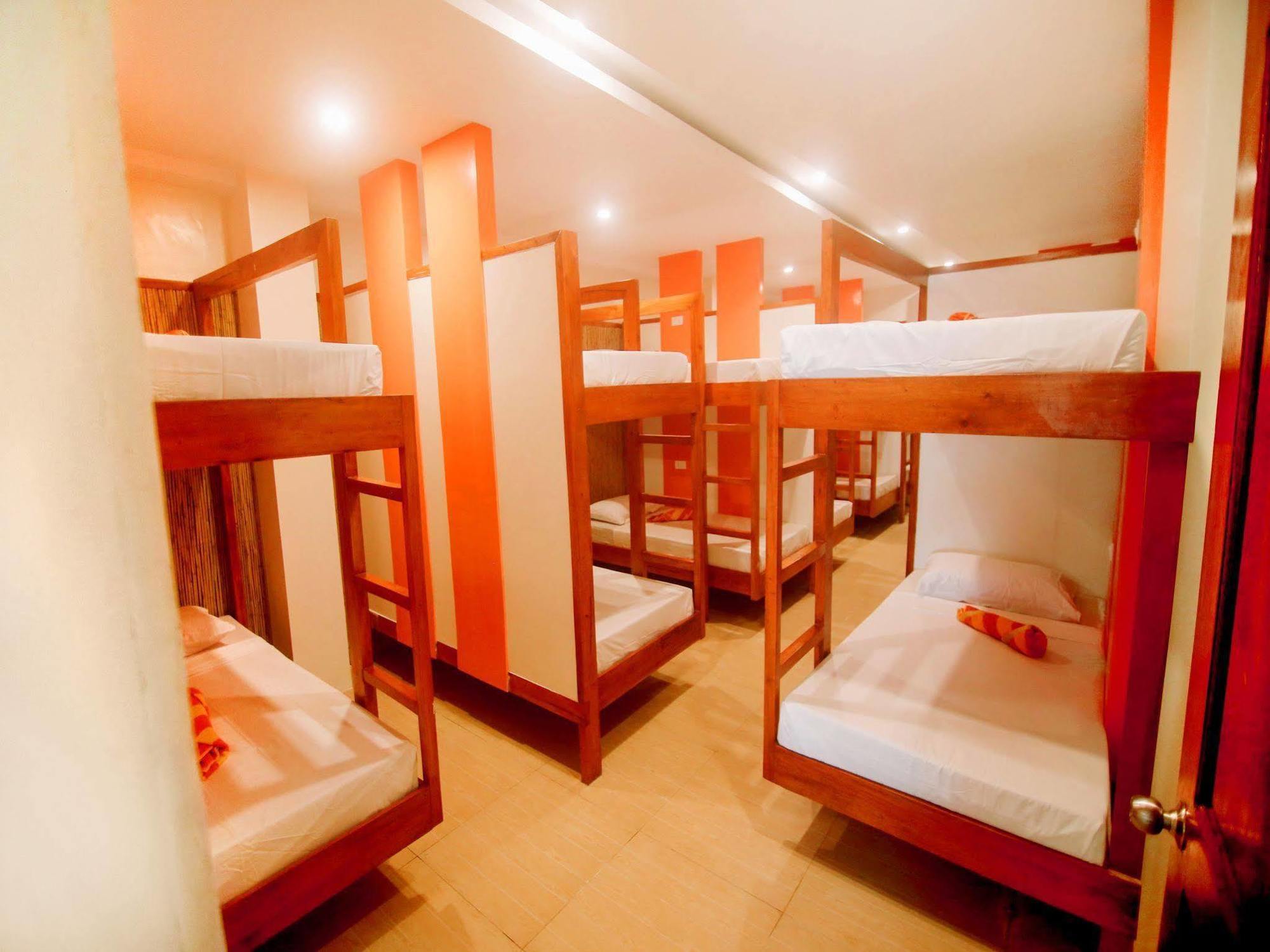 Hostel Avenue Beachfront Balabag  Экстерьер фото